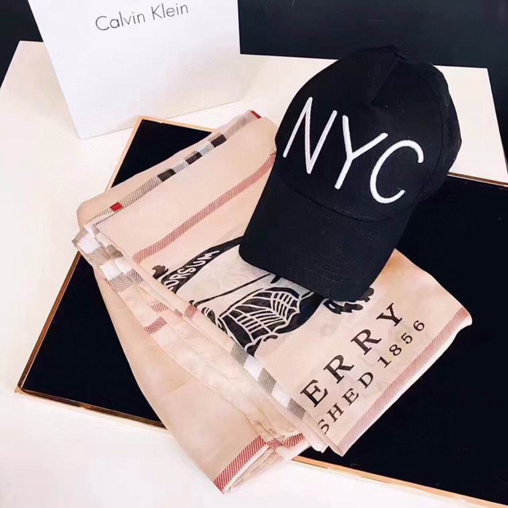 Bv*b*rry Scarf
